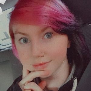 Meet your Posher, Holly